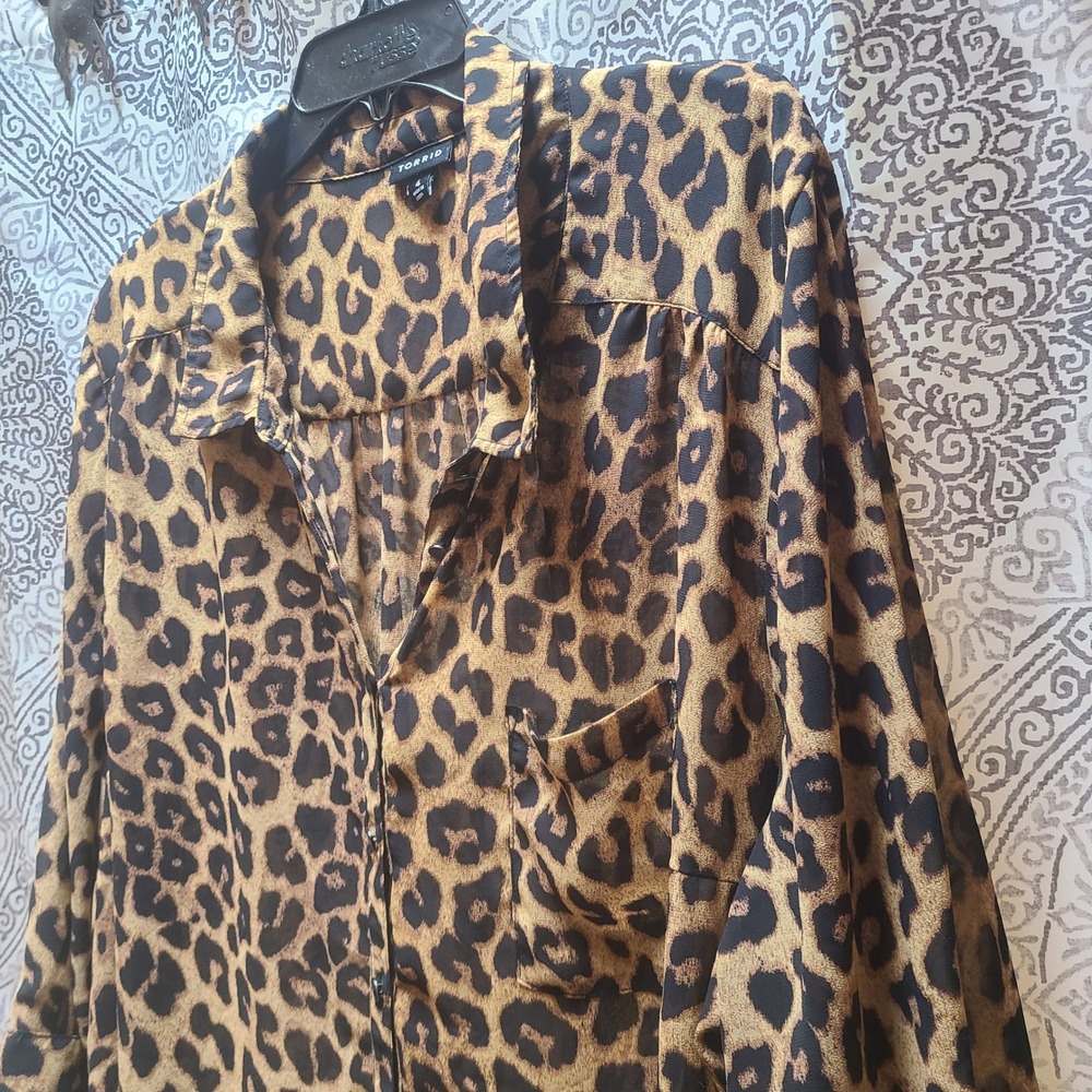 Torrid Tunic Button Shirt Womens 4 Plus Brown Leopard Roll Sleeve Semi Sheer - Picture 3 of 10